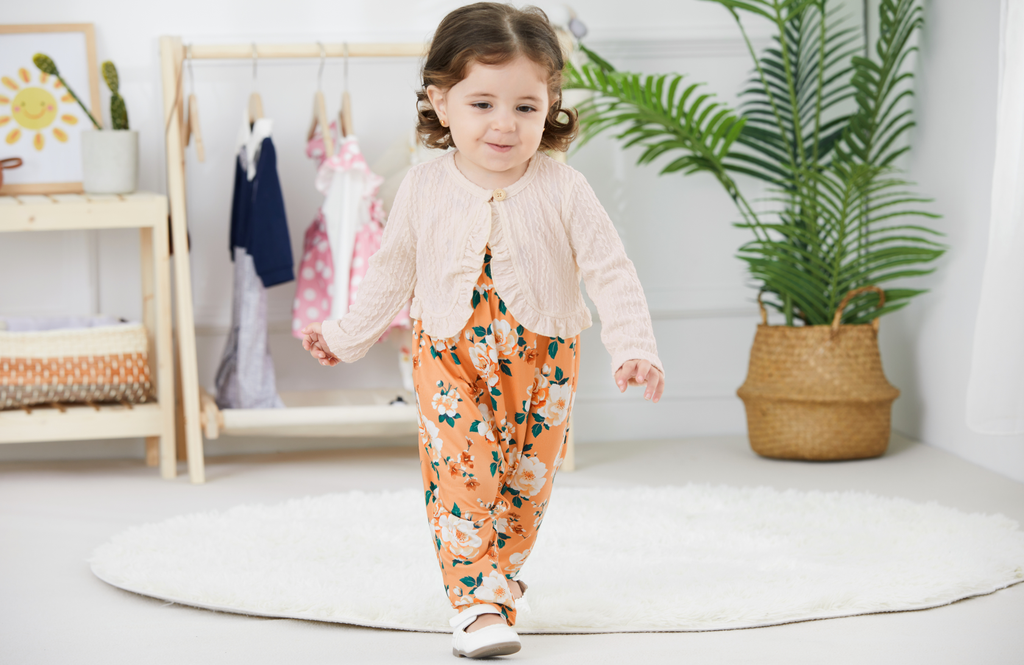 9 Irresistible Outfit Sets for Baby Girls to Shine - 1