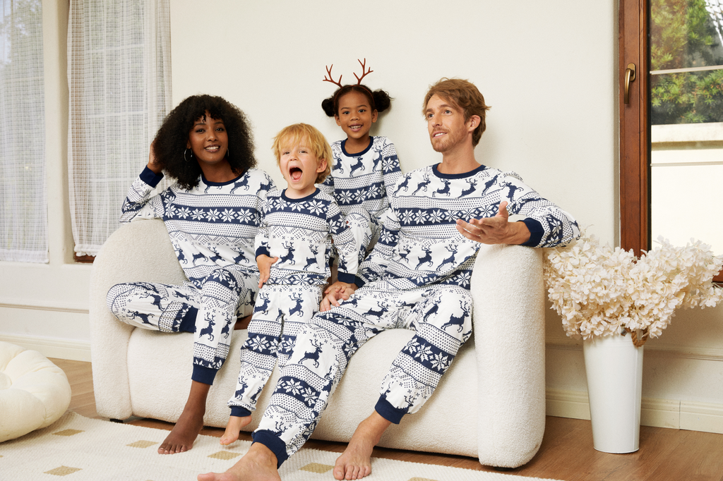 Snuggle Up in Style Parent-Child Pajamas - 1