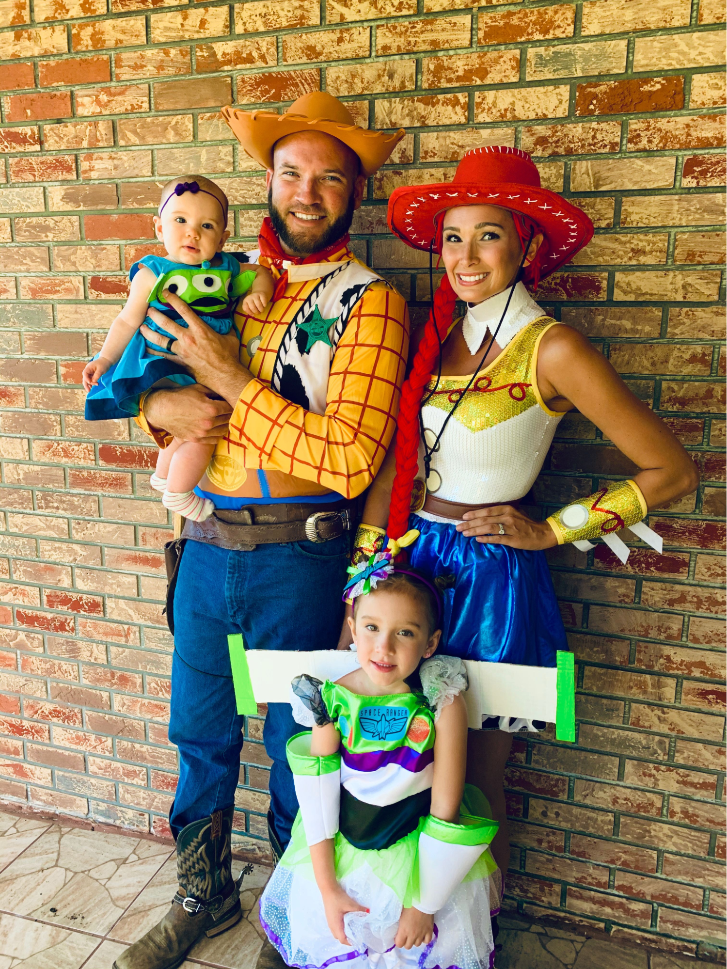 30 Family Halloween Costumes & Outfits for Parties - 13