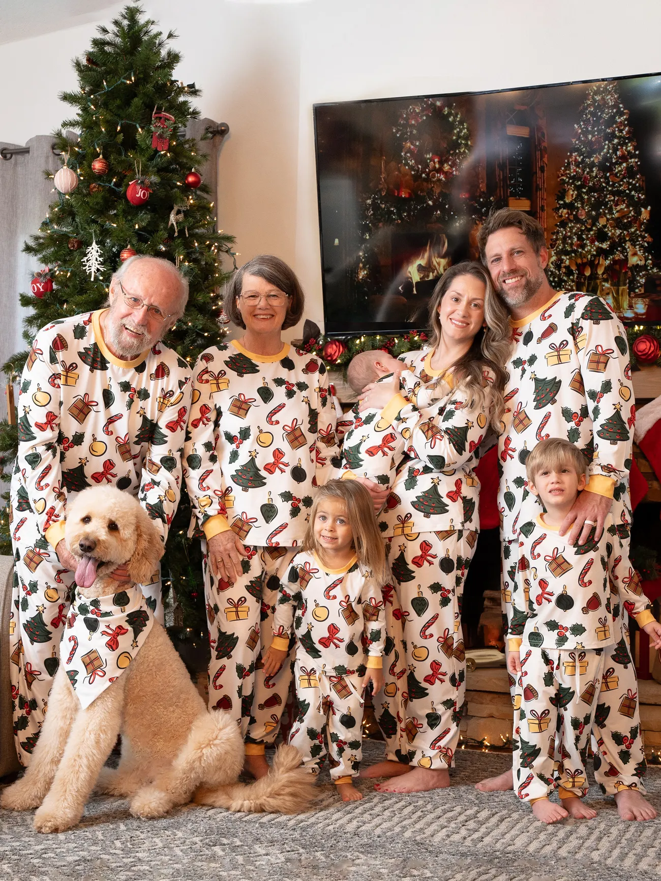 What Colors Are Best For Christmas Family Photos? - 4