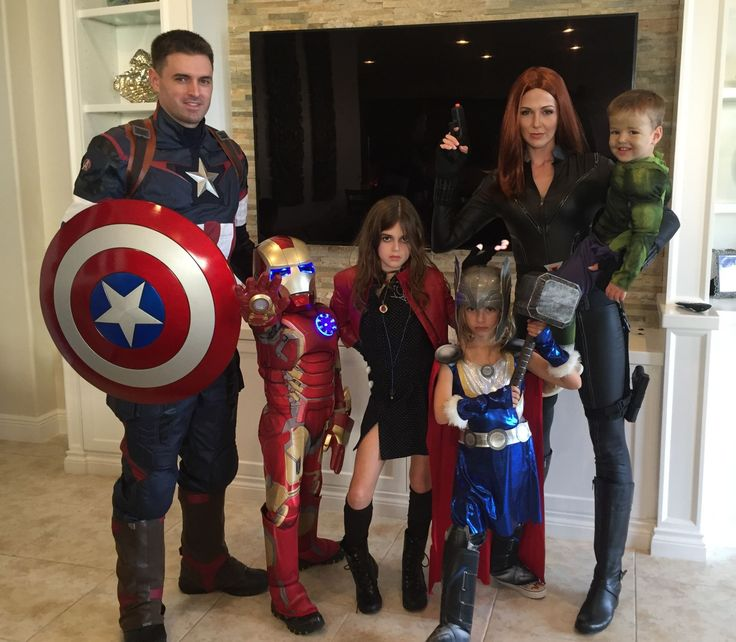 30 Family Halloween Costumes & Outfits for Parties - 32