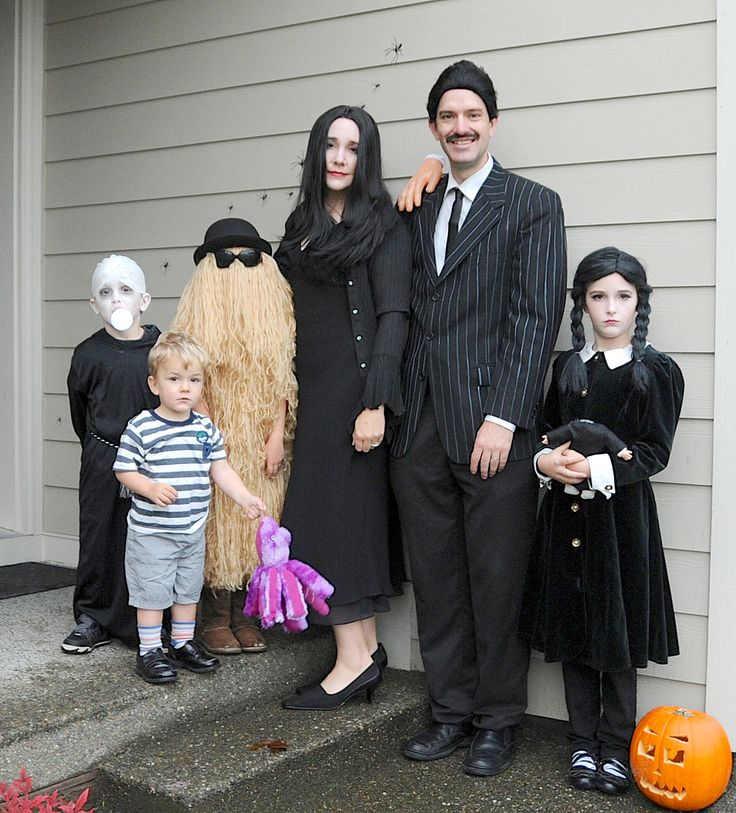 30 Family Halloween Costumes & Outfits for Parties - 15