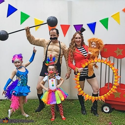 30 Family Halloween Costumes & Outfits for Parties - 17