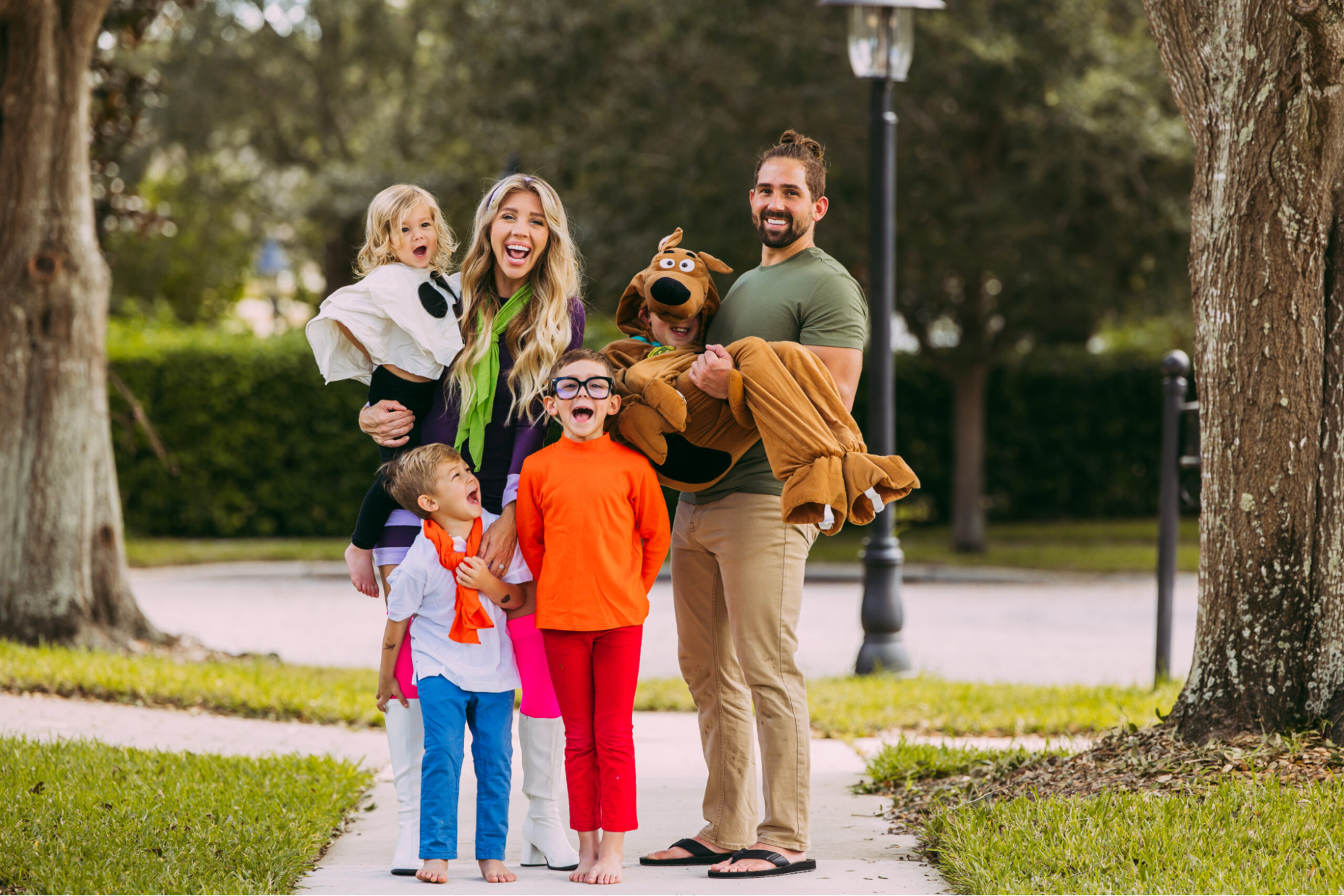 30 Family Halloween Costumes & Outfits for Parties - 18