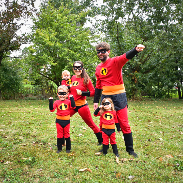 30 Family Halloween Costumes & Outfits for Parties - 27