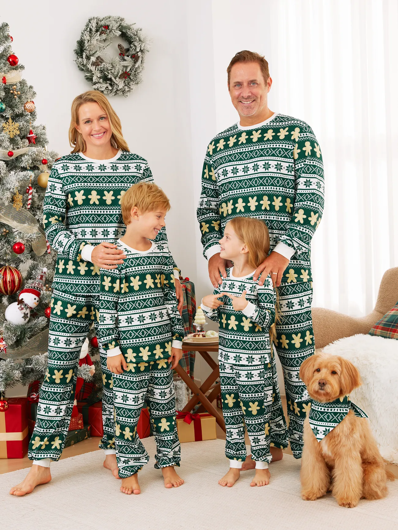 What Colors Are Best For Christmas Family Photos? - 3