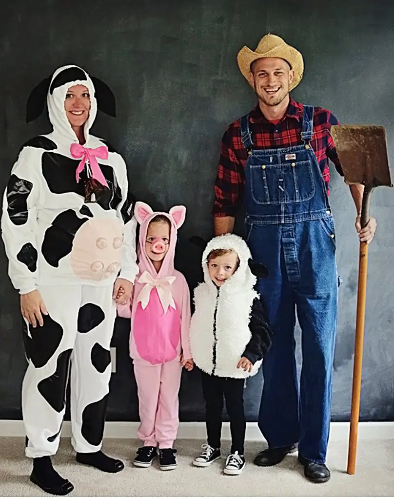 30 Family Halloween Costumes & Outfits for Parties - 21