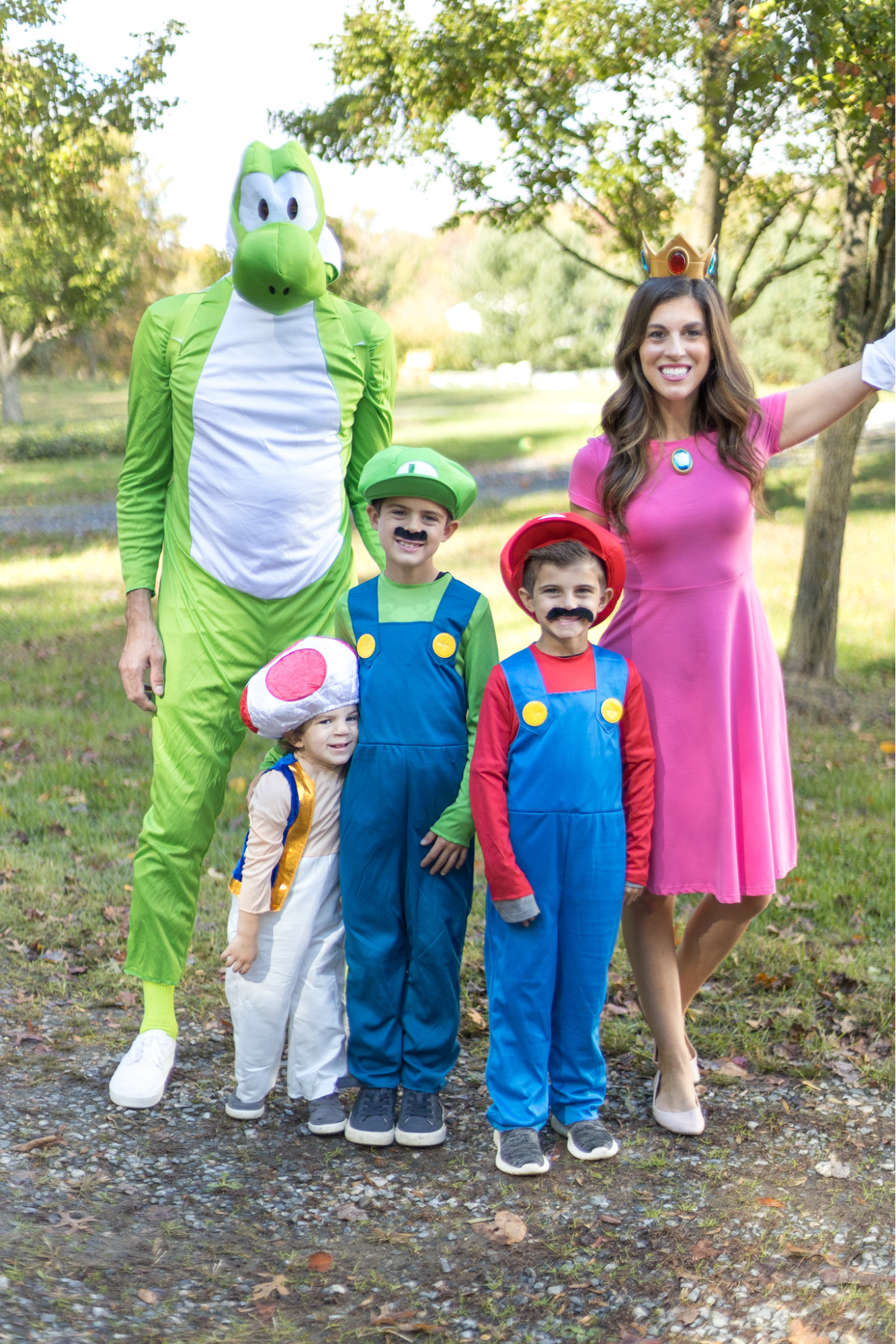 30 Family Halloween Costumes & Outfits for Parties - 26