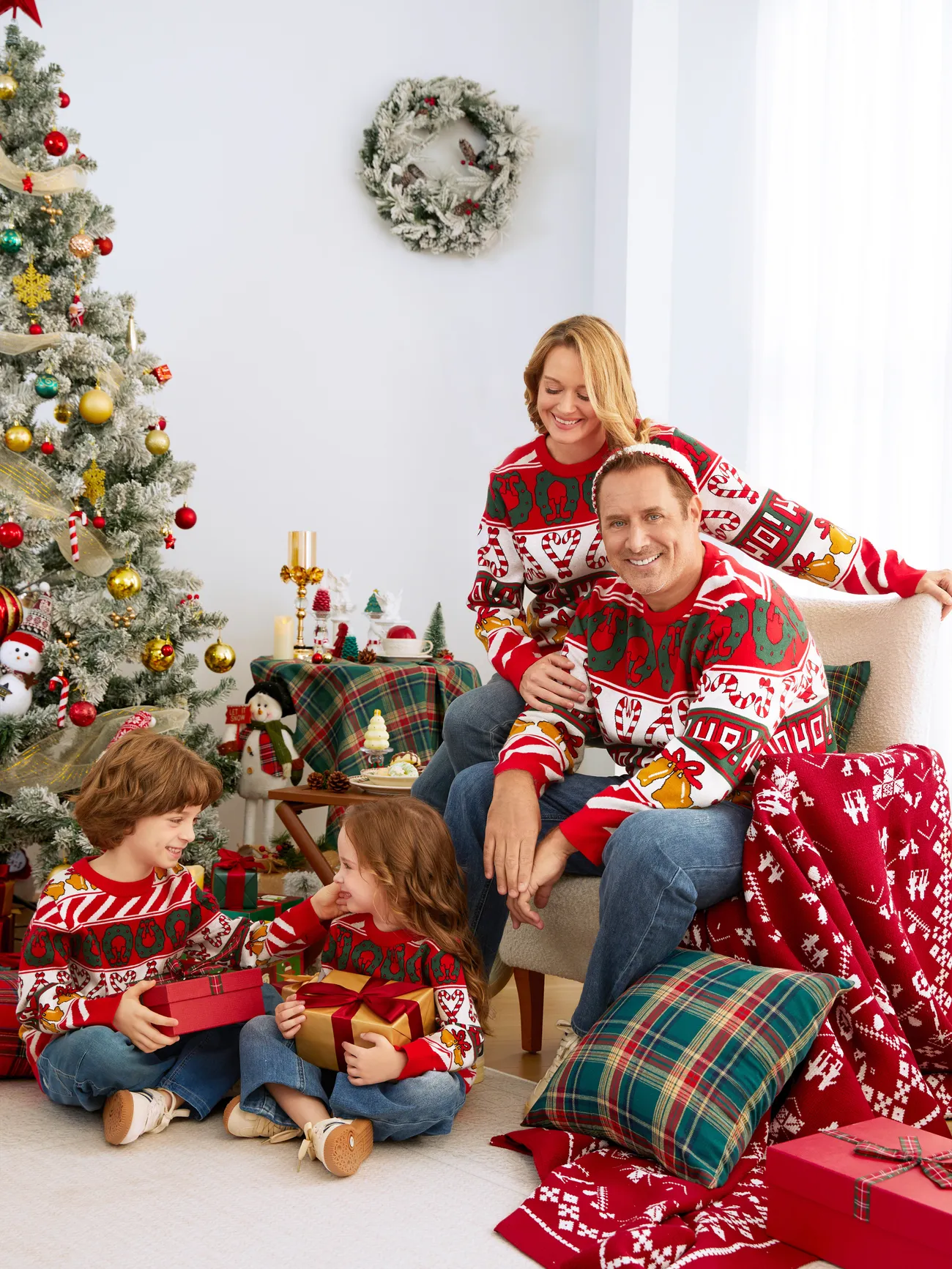 What Colors Are Best For Christmas Family Photos? - 2