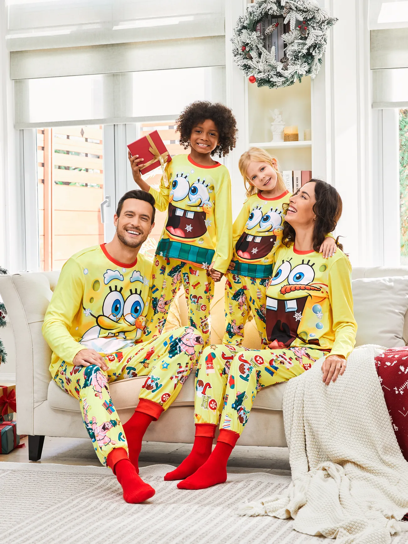 What Colors Are Best For Christmas Family Photos? - 9