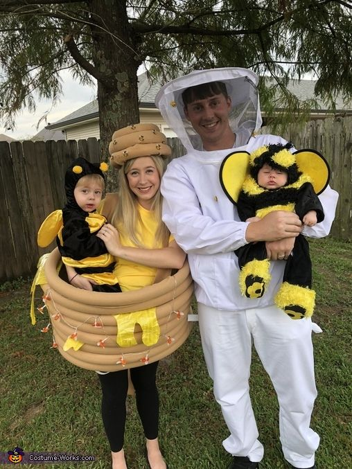 30 Family Halloween Costumes & Outfits for Parties - 22